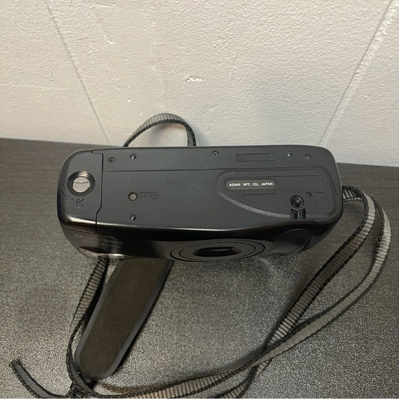 Pentax Zoom 70R 35mm Film Point and Shoot Camera With Case - Tested - Picture 7 of 7